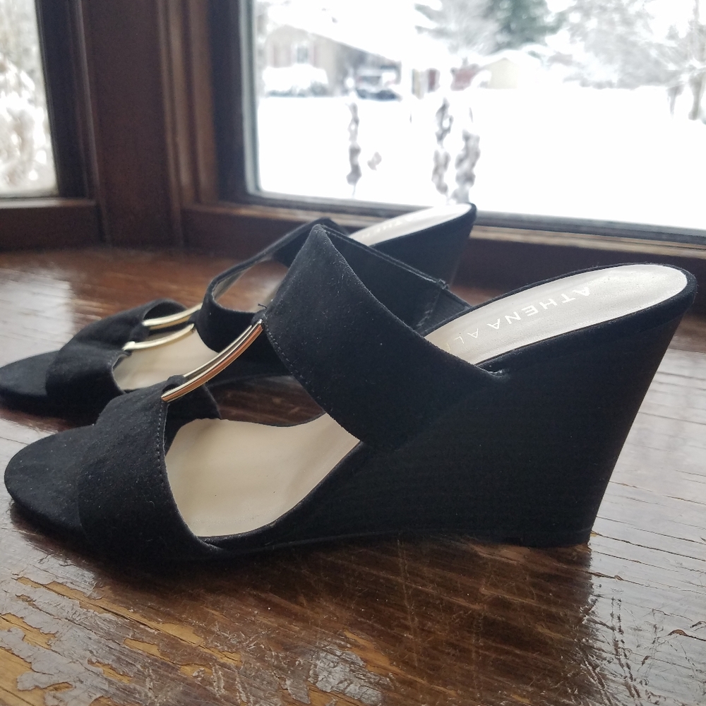 Athena Alexander Black Wedge sz 8